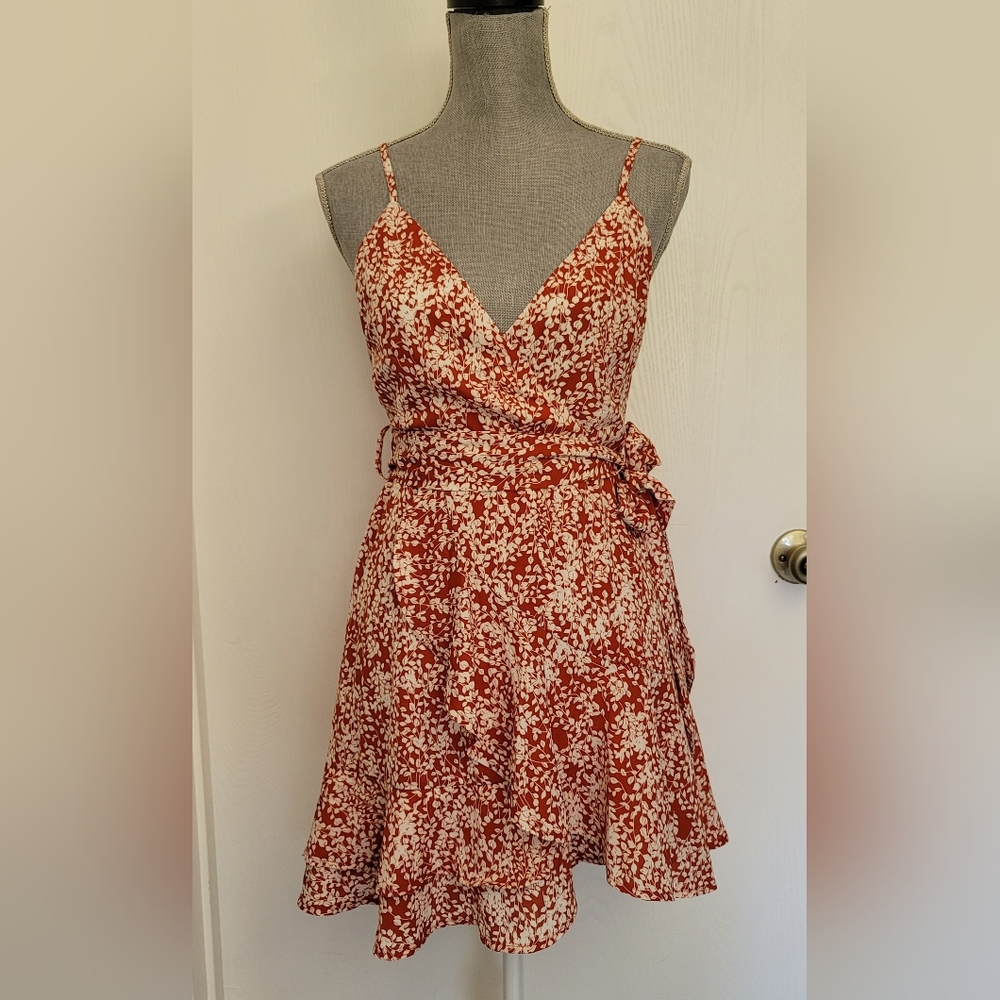 Hello Molly Just Redwhiteprints Dress Tiered Wrap Mini Floral Vneck size S - Picture 1 of 12